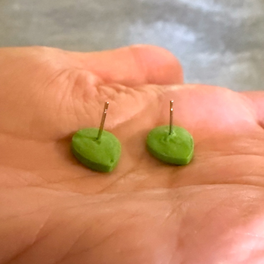 Handmade alien stud earrings - Picture 3 of 3